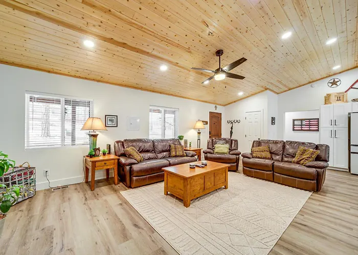 Fire Pit + Trail Access: Spacious Ferienhaus *