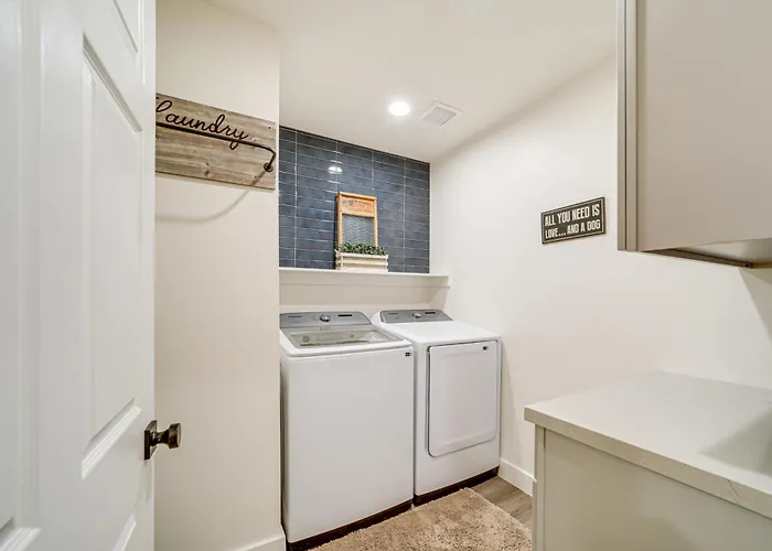 Ferienhaus Fire Pit + Trail Access: Spacious *