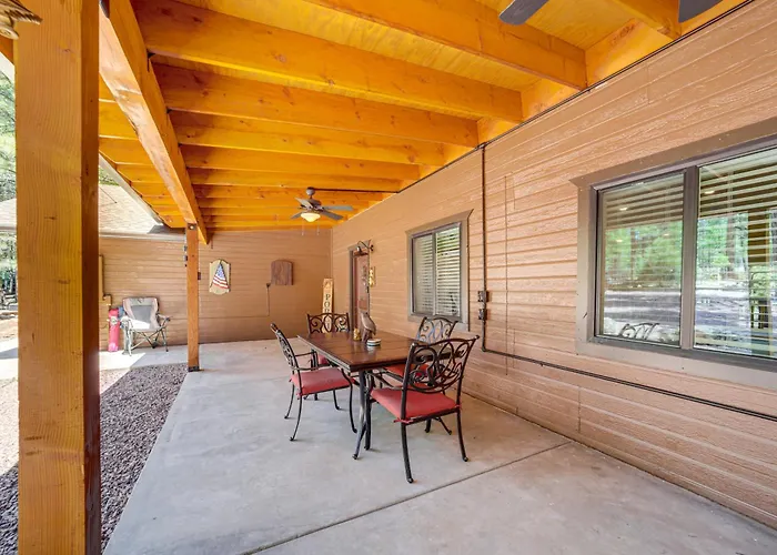 Fire Pit + Trail Access: Spacious Ferienhaus